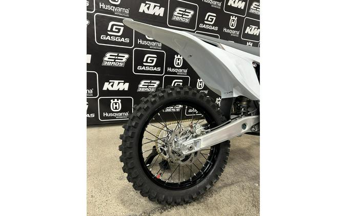 2025 Varg MX Alpha 80 HP - Stark Future
