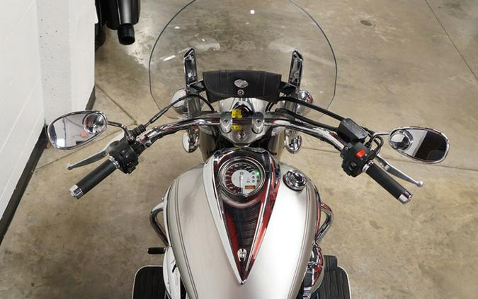 2009 Yamaha V Star 950 Tourer Liquid Silver