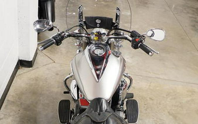 2009 Yamaha V Star® 950 Tourer Liquid Silver