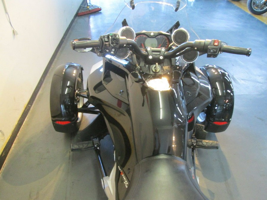 2015 Can-Am® Spyder® F3 6-Speed Semi-Automatic (SE6)