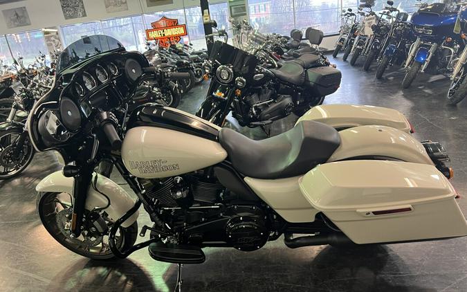 2023 Harley-Davidson Street Glide ST White Sand Pearl FLHXST