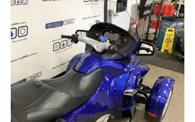 2012 Can-Am Spyder RT (SE5) Audio & Convenience