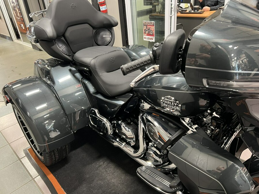 2026 Harley-Davidson® Street Glide 3 Limited Iron Horse Metallic Chrome Trim