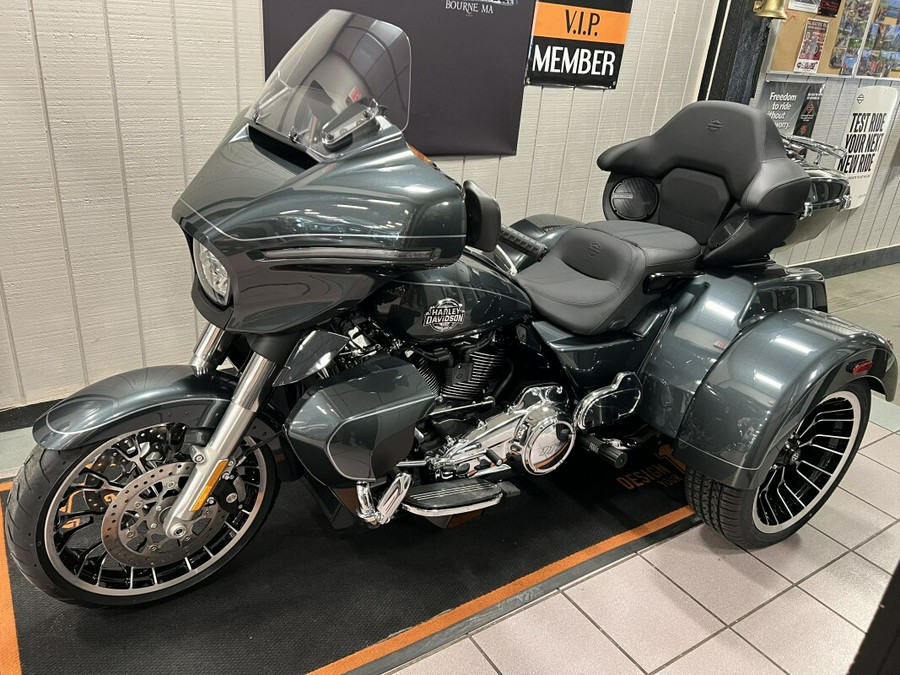 2026 Harley-Davidson® Street Glide 3 Limited Iron Horse Metallic Chrome Trim