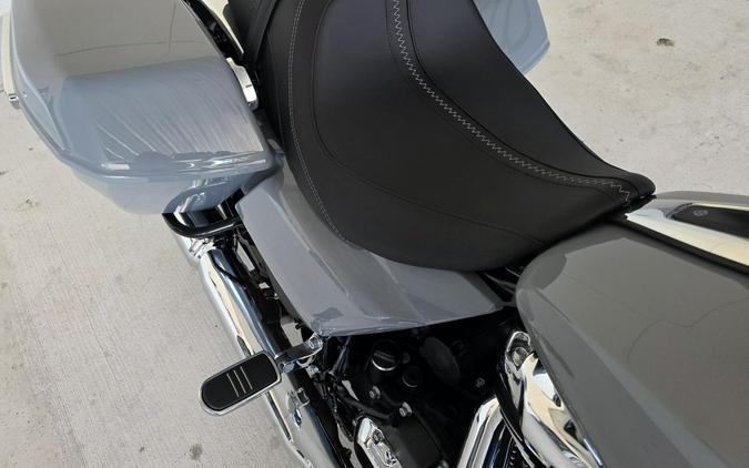 2026 Harley-Davidson® Road Glide® Dark Billiard Gray Chrome Trim