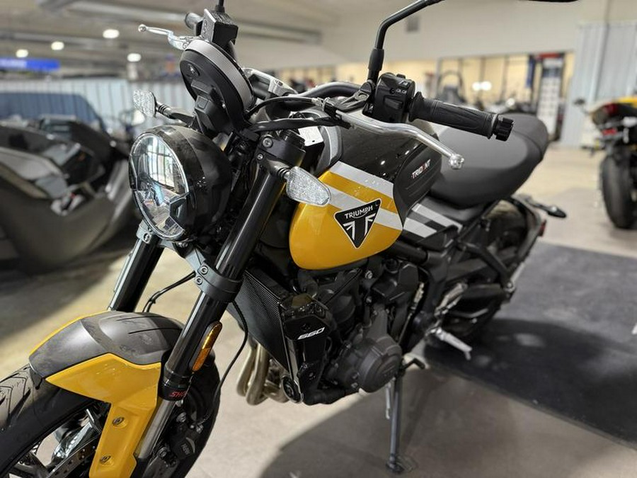2025 Triumph Trident 660 Cosmic Yellow/Sapphire Black