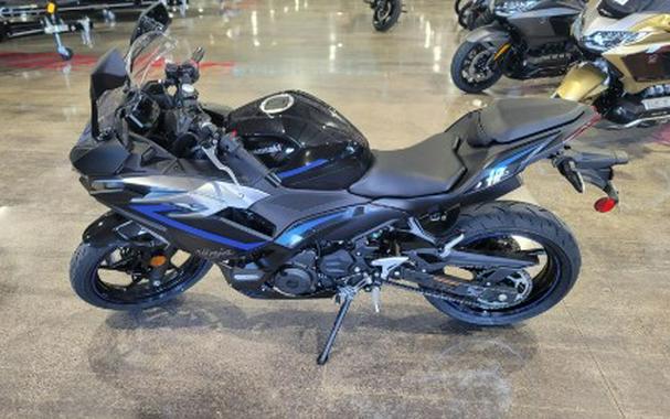 2025 Kawasaki Ninja® 500 KRT Edition SE ABS
