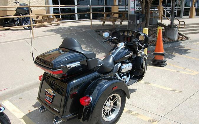 2022 Harley-Davidson FLHTCUTG - Tri Glide Ultra