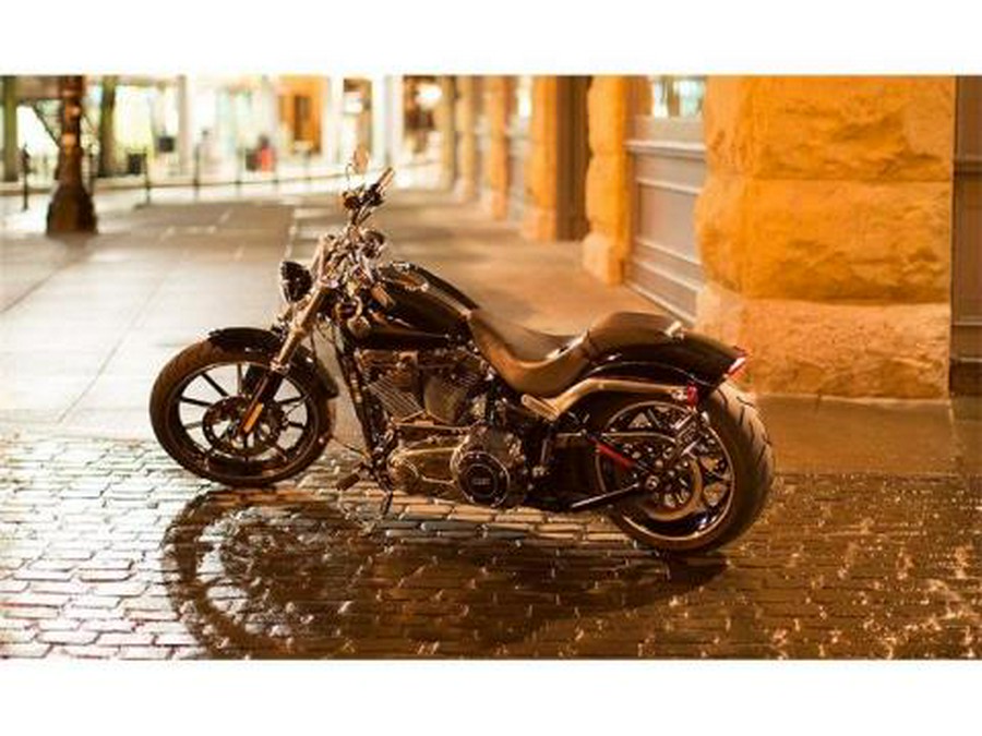 2015 Harley-Davidson Breakout®