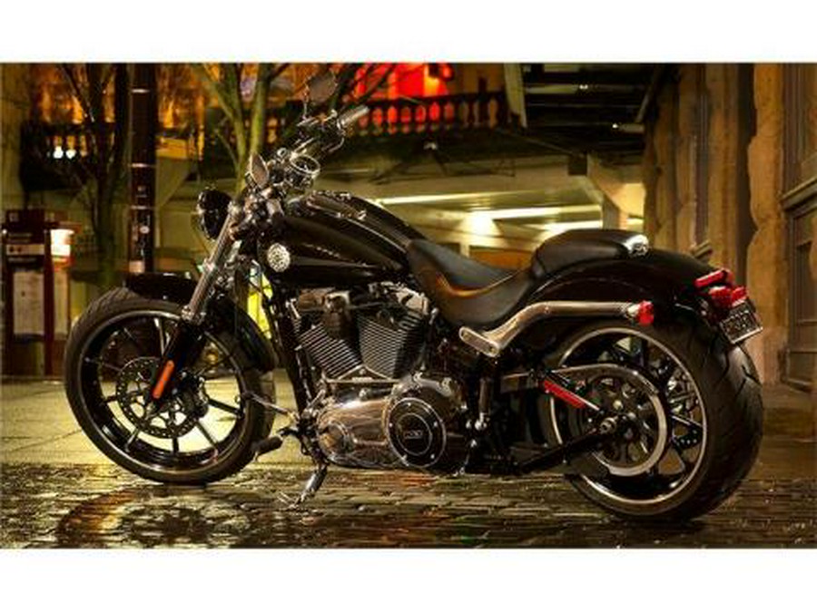 2015 Harley-Davidson Breakout®