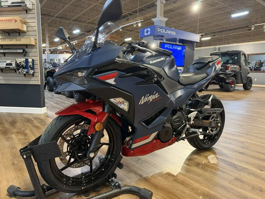 2026 Kawasaki NINJA 500 ABS Metallic Matte Twilight Blue/Candy Persimmon Red - 109807