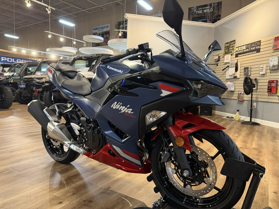 2026 Kawasaki NINJA 500 ABS Metallic Matte Twilight Blue/Candy Persimmon Red - 109807