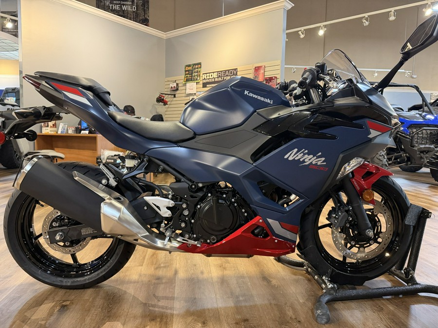 2026 Kawasaki NINJA 500 ABS Metallic Matte Twilight Blue/Candy Persimmon Red - 109807