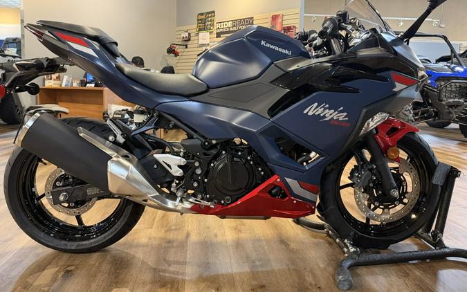 2026 Kawasaki NINJA 500 ABS Metallic Matte Twilight Blue/Candy Persimmon Red - 109807