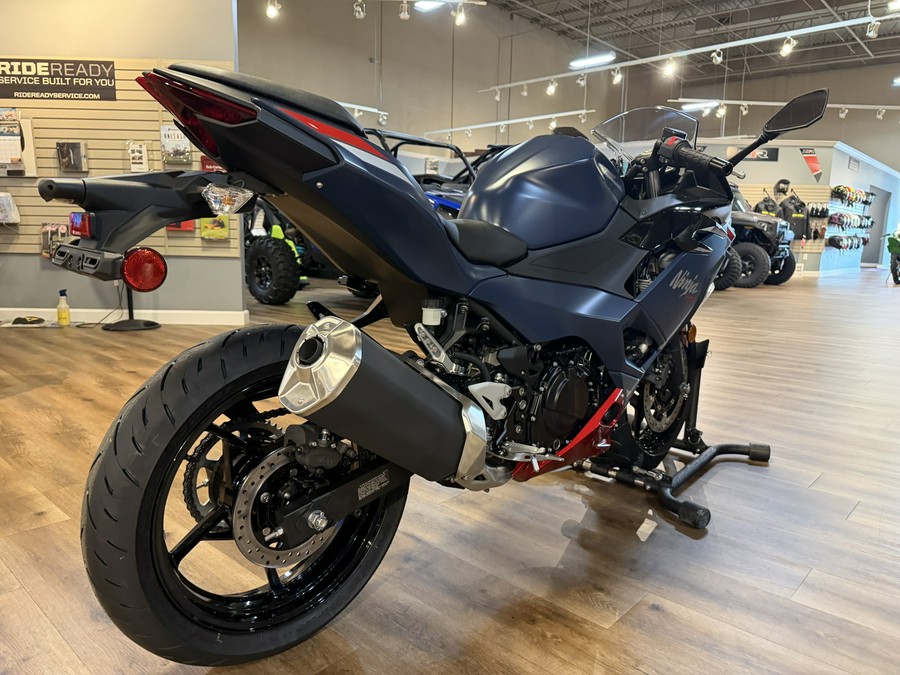 2026 Kawasaki NINJA 500 ABS Metallic Matte Twilight Blue/Candy Persimmon Red - 109807