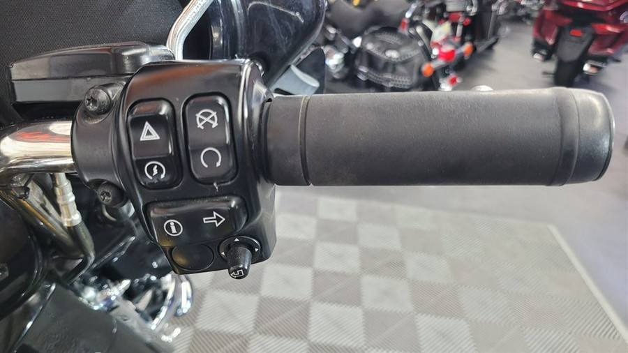2017 HARLEY DAVIDSON ULTRA LIMITED FLHTK