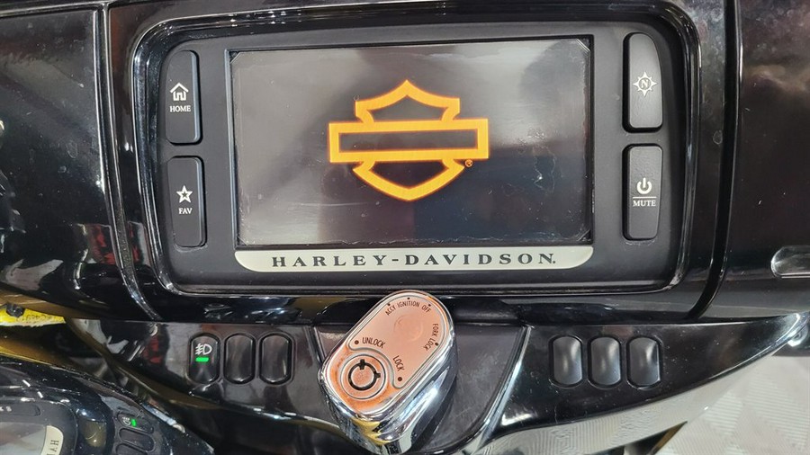 2017 HARLEY DAVIDSON ULTRA LIMITED FLHTK