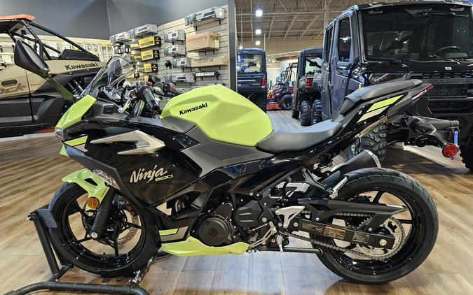 2026 Kawasaki NINJA 500 ABS Metallic Yellowish Green/Ebony - 109806
