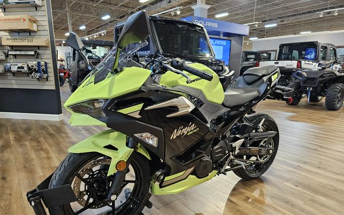 2026 Kawasaki NINJA 500 ABS Metallic Yellowish Green/Ebony - 109806
