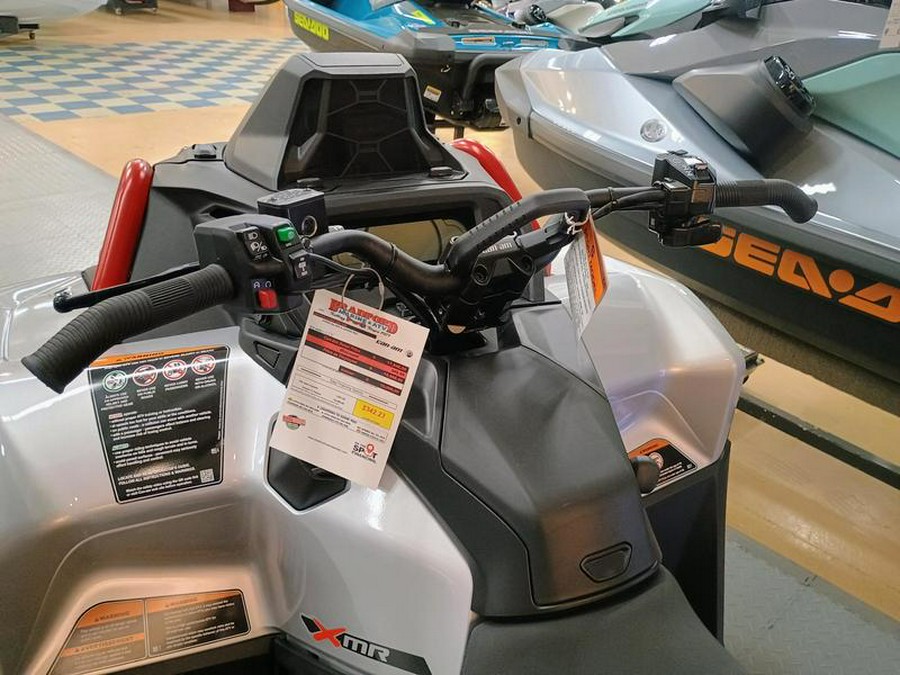 2025 Can-Am® Outlander X mr 1000R Hyper Silver & Legion Red