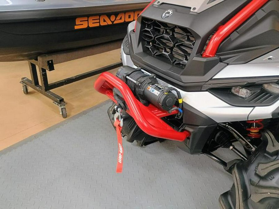 2025 Can-Am® Outlander X mr 1000R Hyper Silver & Legion Red