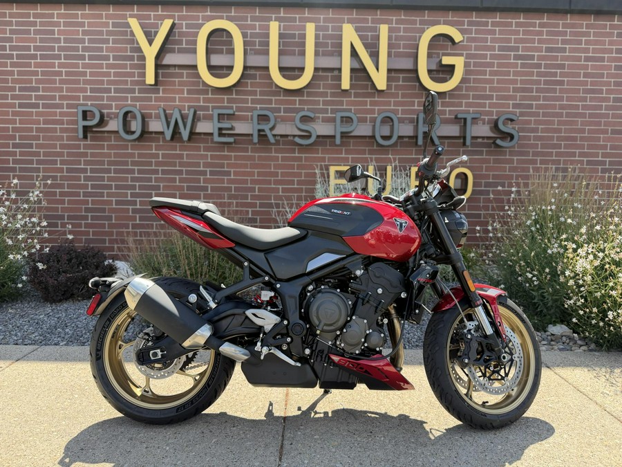 2026 Triumph Trident 800 Carnival Red