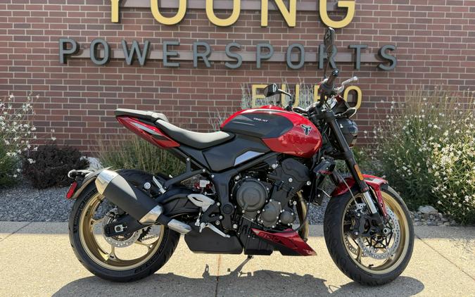 2026 Triumph Trident 800 Carnival Red