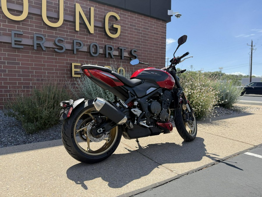 2026 Triumph Trident 800 Carnival Red