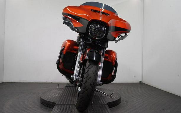 2017 Harley-Davidson® FLHXSE - CVO™ Street Glide®