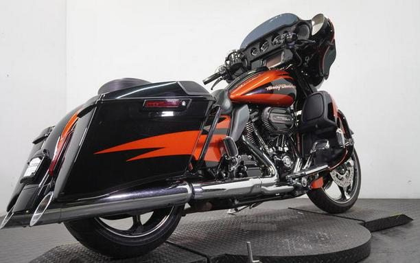 2017 Harley-Davidson® FLHXSE - CVO™ Street Glide®