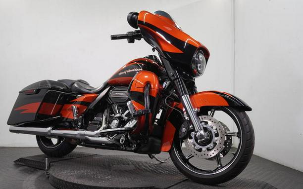 2017 Harley-Davidson® FLHXSE - CVO™ Street Glide®