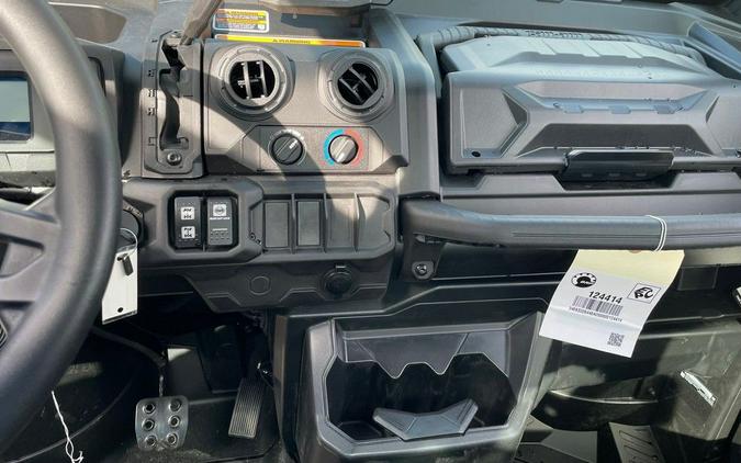 2024 Can-Am® Defender DPS CAB HD9