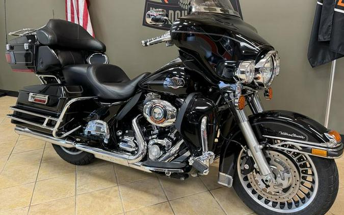 2010 Harley-Davidson® FLHTCU - Ultra Classic® Electra Glide