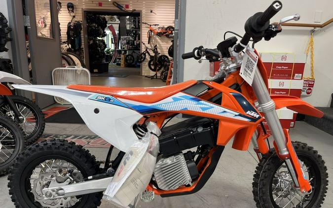 2023 KTM SX-E 3 First Look [Just In Time For Christmas]