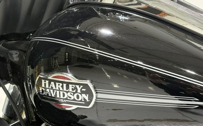 2012 Harley-Davidson® Ultra Classic™ Electra Glide® Vivid Black