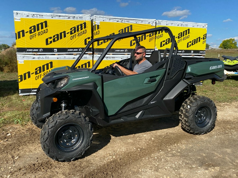 2023 Can-Am Commander DPS 700