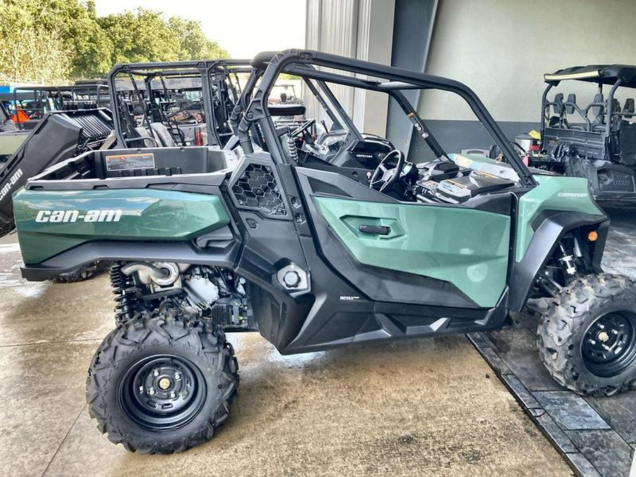 2023 Can-Am® Commander DPS 1000R