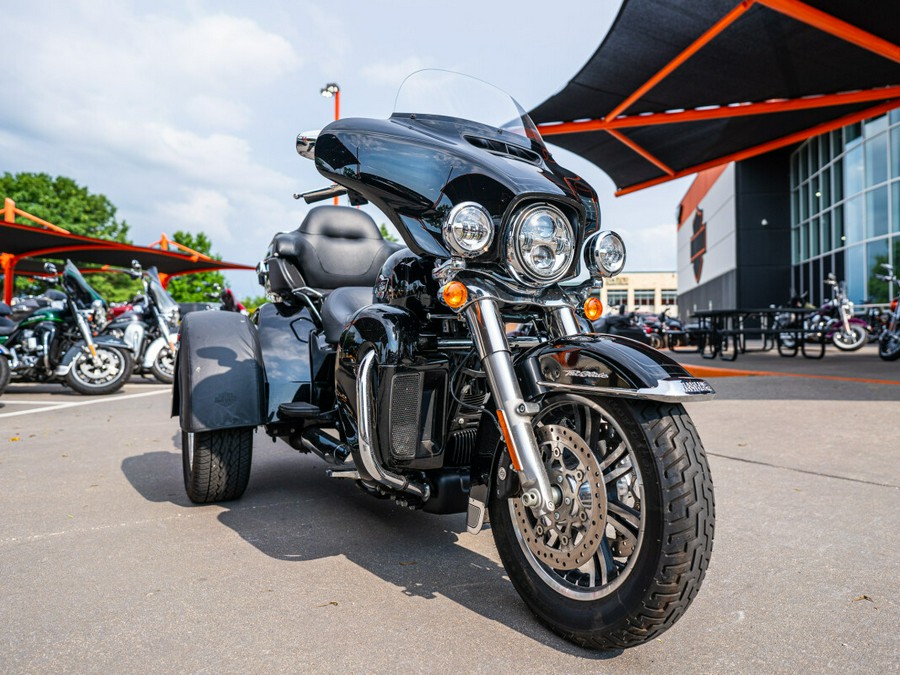 2022 Tri Glide Ultra FLHTCUTG