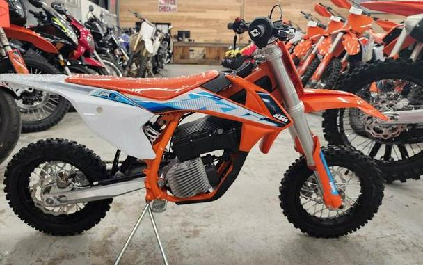 2023 KTM SX-E 3 First Look [Just In Time For Christmas]