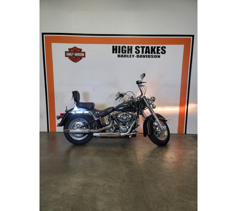 2014 Harley-Davidson® Heritage Softail® Classic Black FLSTC103