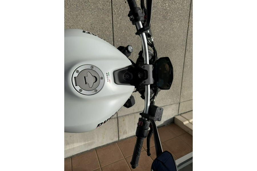 2015 Ducati Monster 821