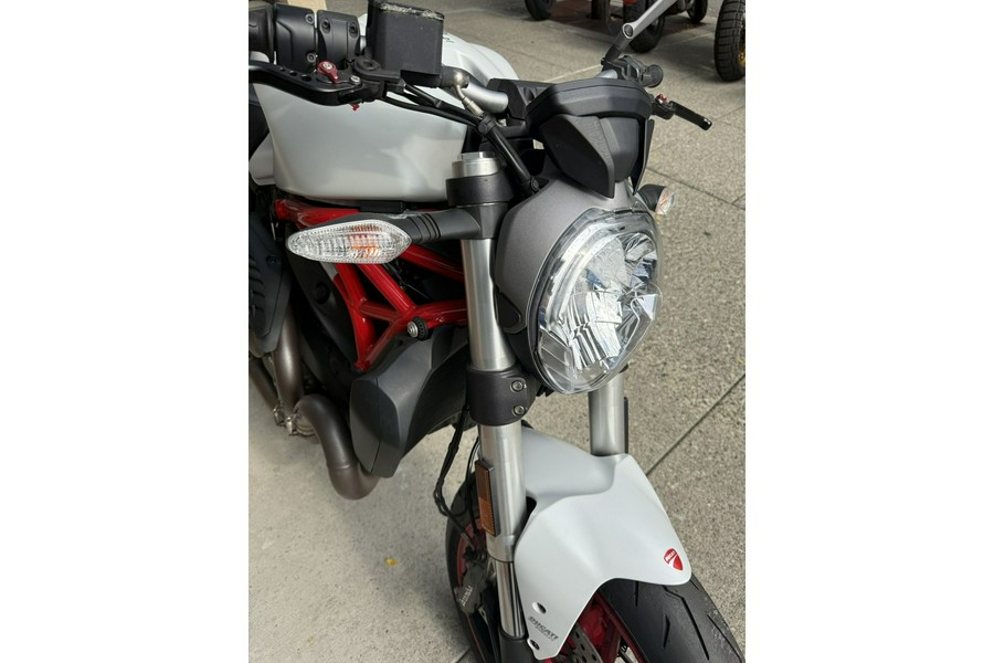 2015 Ducati Monster 821