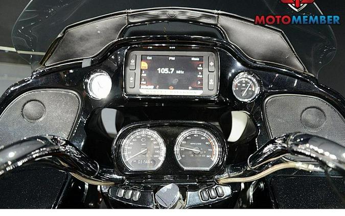 2015 Harley-Davidson FLTRUSE - CVO™ Road Glide® Ultra