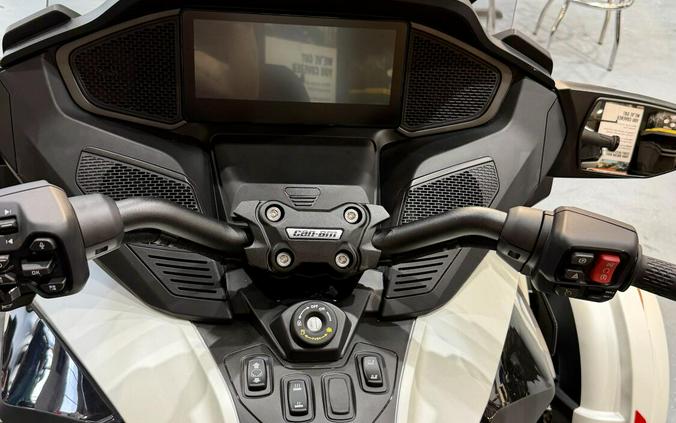 2026 SPYDER RT SEA TO SKY Bright White