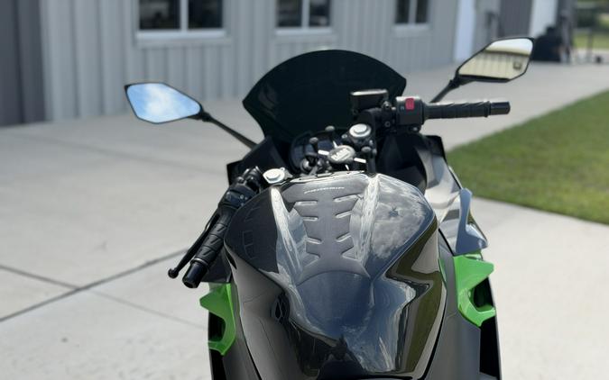 2023 KAWASAKI NINJA 400 Metallic Carbon Gray/Metallic Matte Carbon Gray - DAM7242