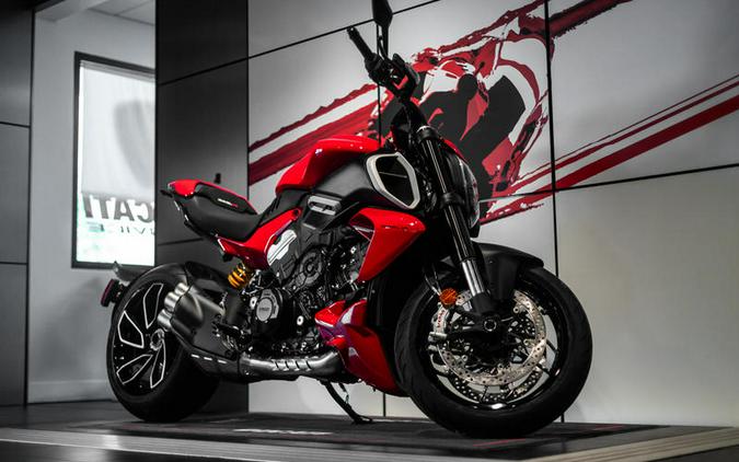 2024 Ducati Diavel V4 Ducati Red