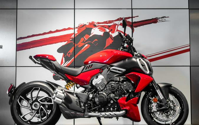 2024 Ducati Diavel V4 Ducati Red