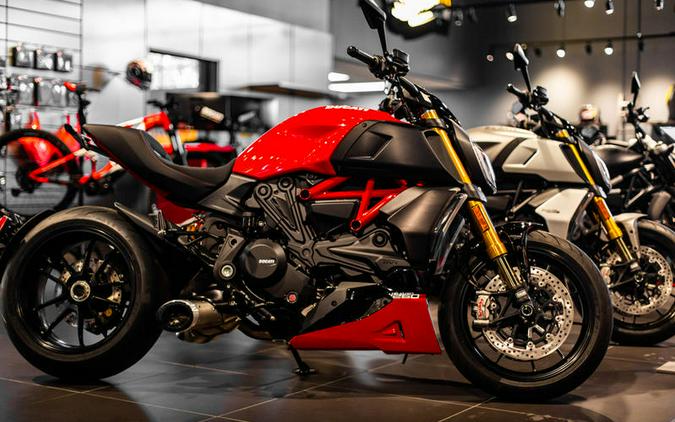 2024 Ducati Diavel V4 Ducati Red