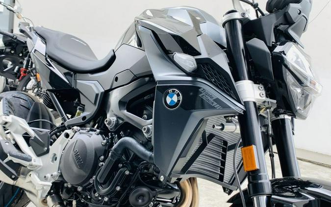 2024 BMW F 900 R Triple black