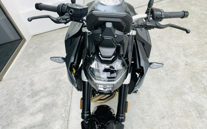 2024 BMW F 900 R Triple black